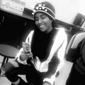 Meet your Posher, Kitti cazoo